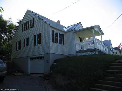 914 Justus Blvd, Scott Twp, PA 18447 photo 2