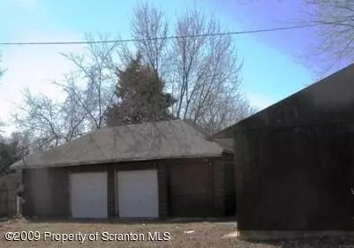 417 Oak St, Scranton, PA 18503 photo 2
