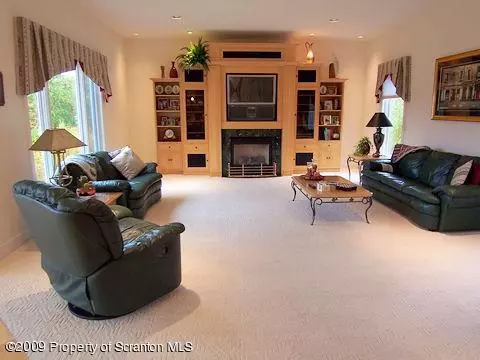 12 Kipling Dr, Moosic, PA 18507 photo 14