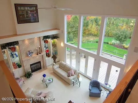 12 Kipling Dr, Moosic, PA 18507 photo 9