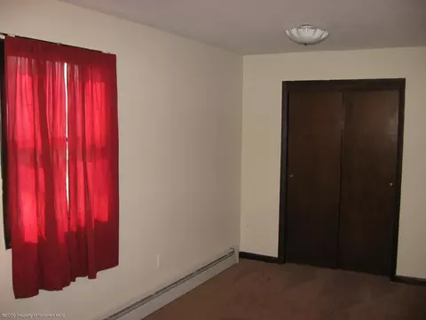 812 E Drinker St, Dunmore, PA 18512 photo 5