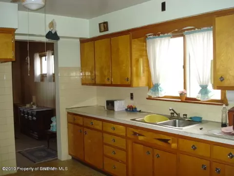 512 Josephine St, Old Forge, PA 18518 photo 2