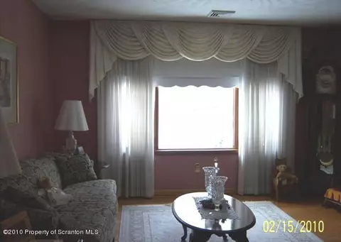 41 Manor Dr, Shavertown, PA 18708 photo 6