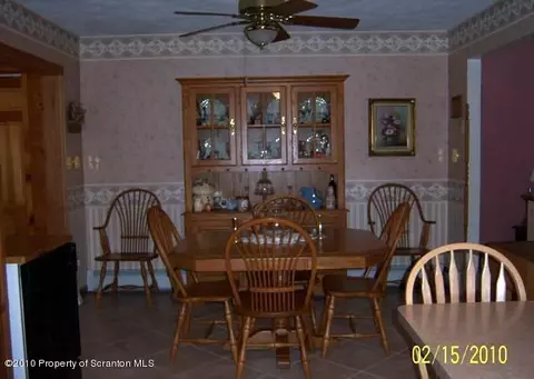 41 Manor Dr, Shavertown, PA 18708 photo 3