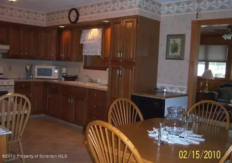 41 Manor Dr, Shavertown, PA 18708 photo 5