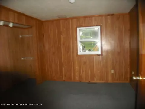 205 Division St, Mayfield, PA 18433 photo 4