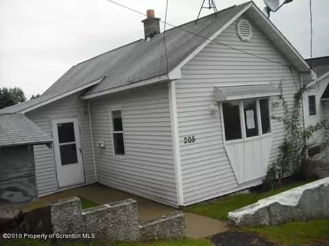 205 Division St, Mayfield, PA 18433 photo 1