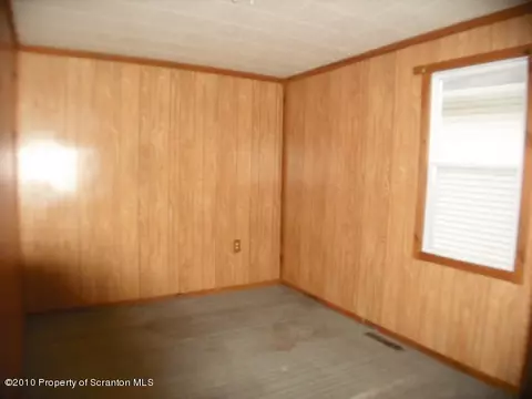 205 Division St, Mayfield, PA 18433 photo 5