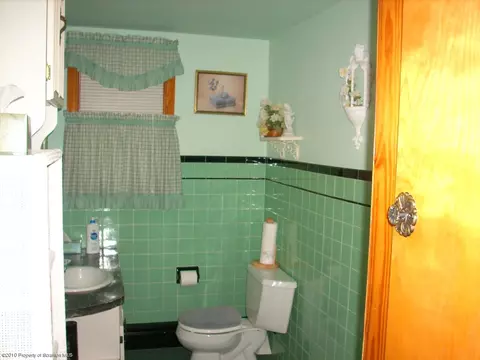 504 Josephine St, Old Forge, PA 18518 photo 6
