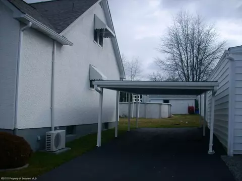 504 Josephine St, Old Forge, PA 18518 photo 3
