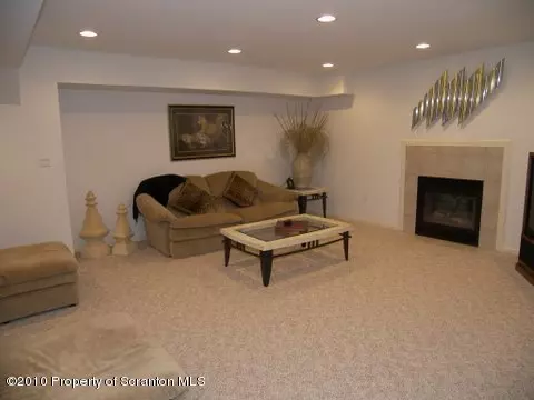 11 Kipling Dr, Moosic, PA 18507 photo 17