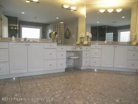 11 Kipling Dr, Moosic, PA 18507 photo 15