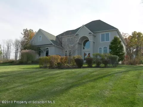 11 Kipling Dr, Moosic, PA 18507 photo 1