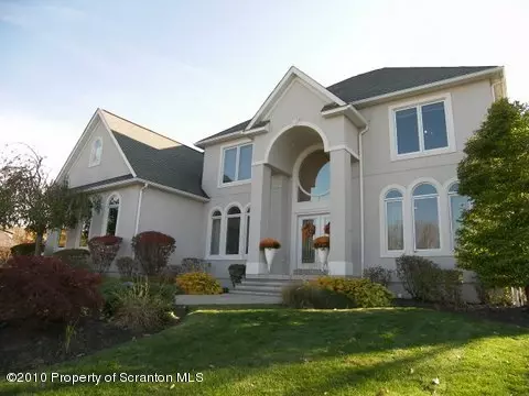 11 Kipling Dr, Moosic, PA 18507 photo 2