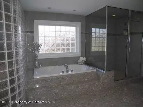 11 Kipling Dr, Moosic, PA 18507 photo 14