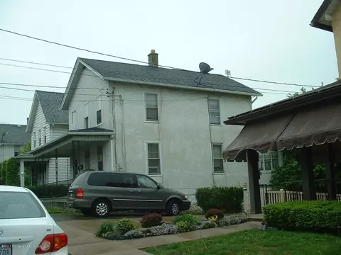 176 E Pine St, Dunmore, PA 18512 photo 2