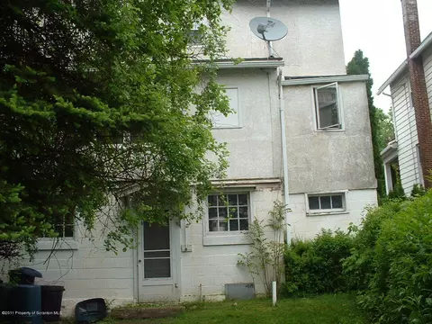 176 E Pine St, Dunmore, PA 18512 photo 3