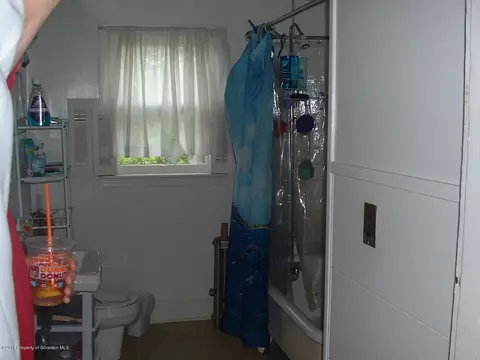 176 E Pine St, Dunmore, PA 18512 photo 13