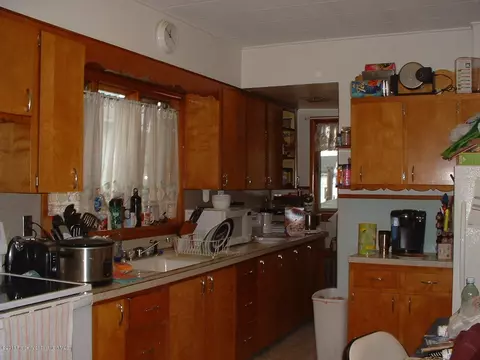 176 E Pine St, Dunmore, PA 18512 photo 9