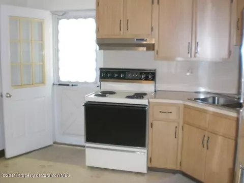 510 W Grace St, Old Forge, PA 18518 photo 3