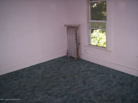 516 Delaware Ave, Olyphant, PA 18447 photo 5