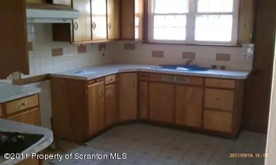 121 Carleton Ave, Hazleton, PA 18201 photo 2