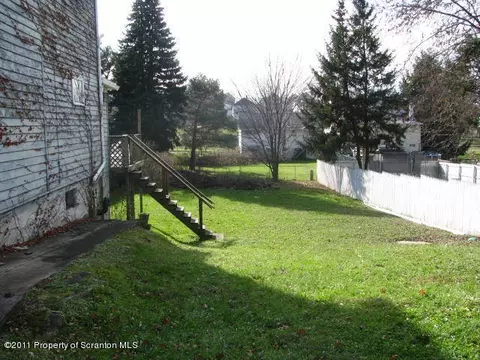 1307 Eynon St, Scranton, PA 18504 photo 3