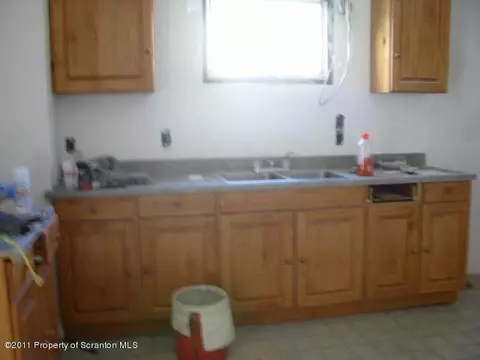 1307 Eynon St, Scranton, PA 18504 photo 4