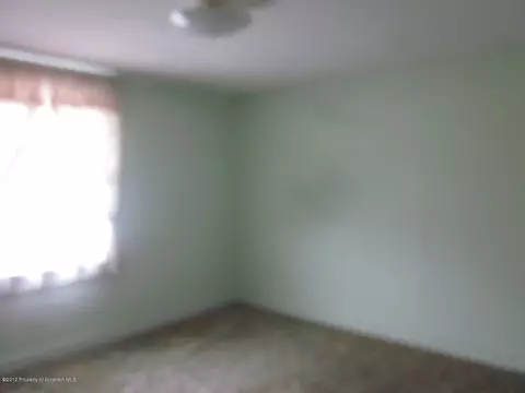 705 E Warren St, Dunmore, PA 18512 photo 9