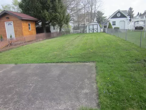 705 E Warren St, Dunmore, PA 18512 photo 14