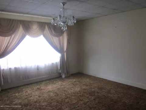 705 E Warren St, Dunmore, PA 18512 photo 3