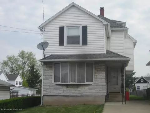 705 E Warren St, Dunmore, PA 18512 photo 1