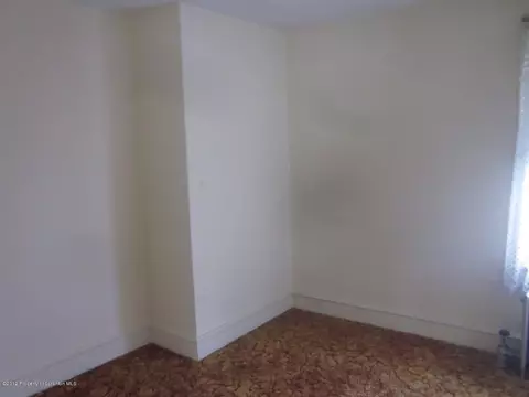705 E Warren St, Dunmore, PA 18512 photo 8