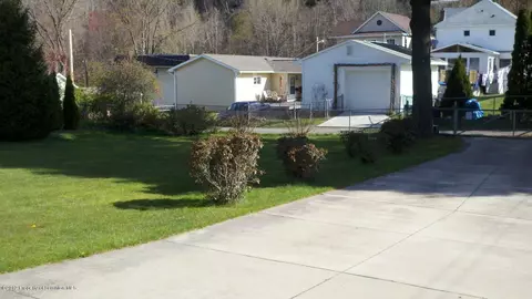 218 E Line St, Olyphant, PA 18447 photo 5