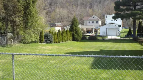 218 E Line St, Olyphant, PA 18447 photo 2