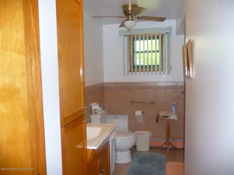 154 Taroli St, Old Forge, PA 18518 photo 8