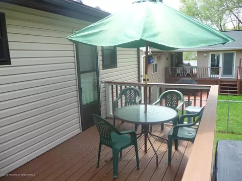 154 Taroli St, Old Forge, PA 18518 photo 2