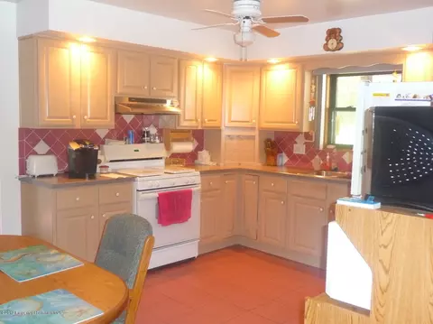 154 Taroli St, Old Forge, PA 18518 photo 14