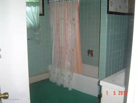 778 E Drinker St, Dunmore, PA 18512 photo 9