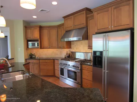 940 Lantern Hill Rd, Shavertown, PA 18708 photo 4