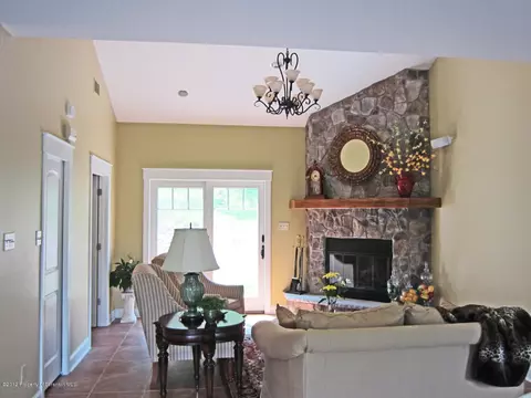 940 Lantern Hill Rd, Shavertown, PA 18708 photo 3