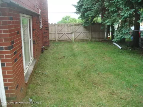939 E 9th St, Hazleton, PA 18201 photo 2