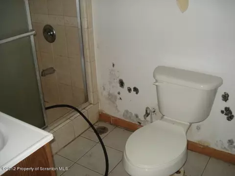 939 E 9th St, Hazleton, PA 18201 photo 10