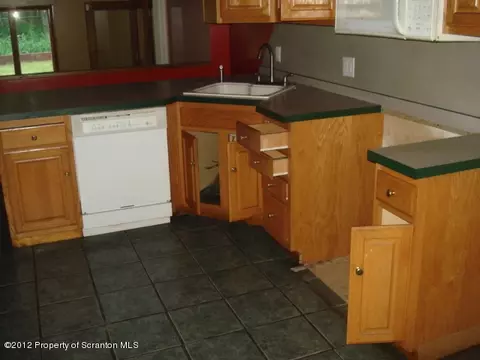 939 E 9th St, Hazleton, PA 18201 photo 5
