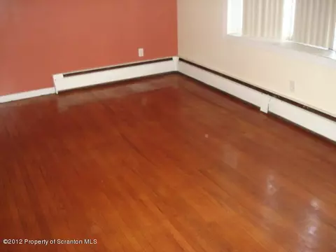939 E 9th St, Hazleton, PA 18201 photo 3