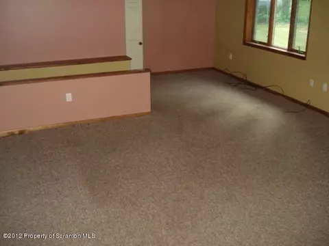 939 E 9th St, Hazleton, PA 18201 photo 4