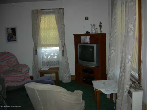 301 E Line St, Olyphant, PA 18447 photo 7