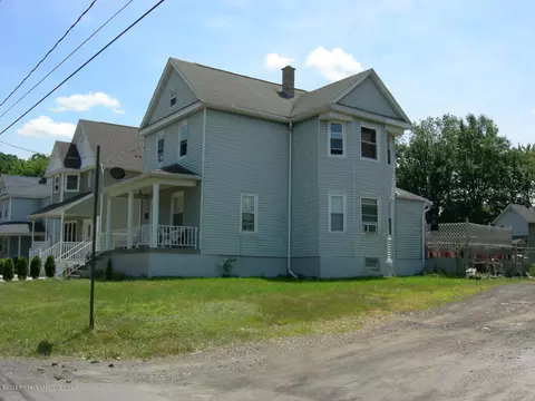 301 E Line St, Olyphant, PA 18447 photo 2