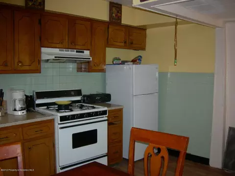 301 E Line St, Olyphant, PA 18447 photo 12