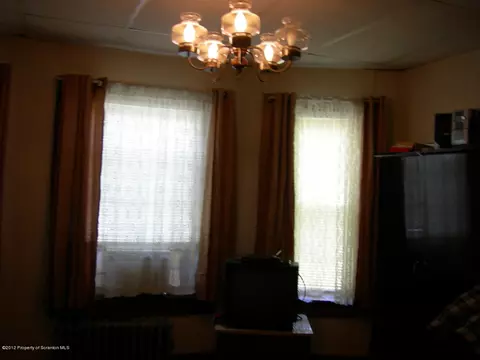301 E Line St, Olyphant, PA 18447 photo 8